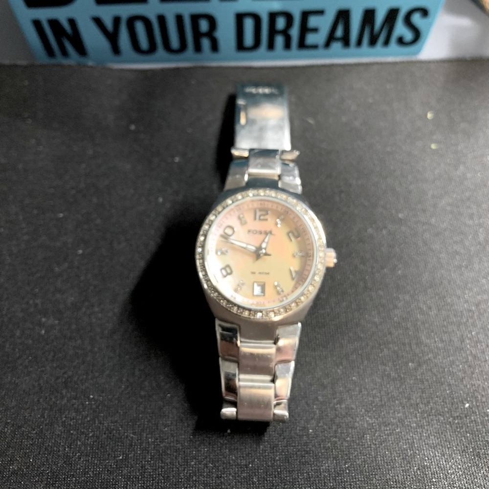 Women’s quartz fossil watch